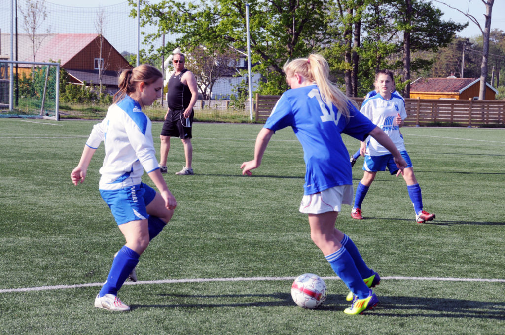 Diarta Bytyqi på Birkenes ILs jenter 16-lag i fotball