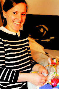 BIRKENESING SOM SATSER: Camilla Målen jobber hardt for å etablere egen bedrift med salg av fantasifulle, håndlagde møbler. Trebarnsmoren bruker all ledig tid i verksted, atelier og på utvikling av nettside og facebookprofil.  