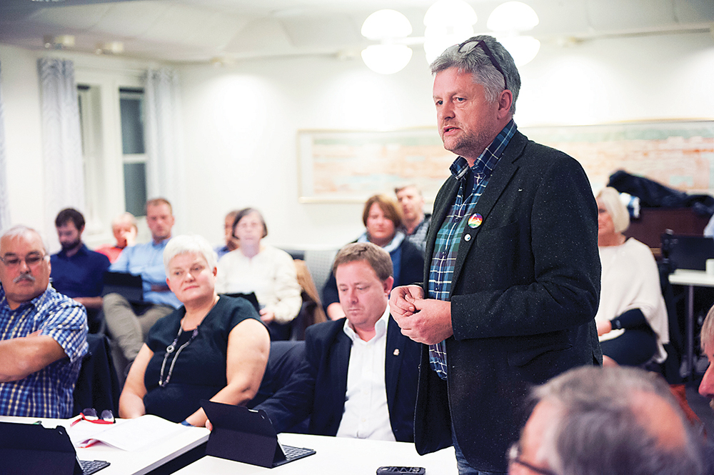 POSITIV: Kommunestyrerepresentant for Venstre, Ole Morten Vegusdal, er overrasket over hvor inkluderende intensjonavtalen er for utkanten.