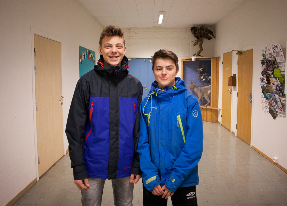 MULIGHET: Både Edvard Wisløff Ohrvik (15) og Eivind Lundemoen Håkedal (15) på Valstrand skole kommer til å stemme under folkeavstemningen i forbindelse med kommunereformen. – Når man har lov og mulighet til å stemme er det jo noe man vil benytte seg av, sier Wisløff Ohrvik.  